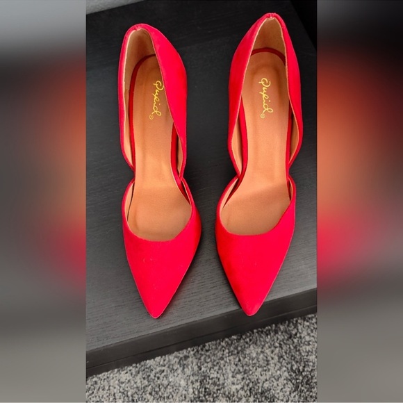 Red heels - Picture 2 of 3